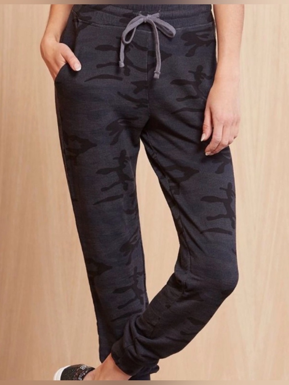 Sundry Evereve Charcoal Black Cozy Camo Drawstring Joggers Medium Like New